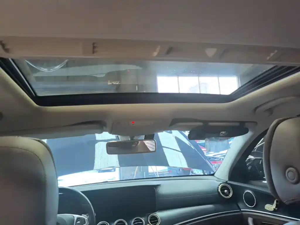 Mercedes-Benz E-Class — миниатюра 18