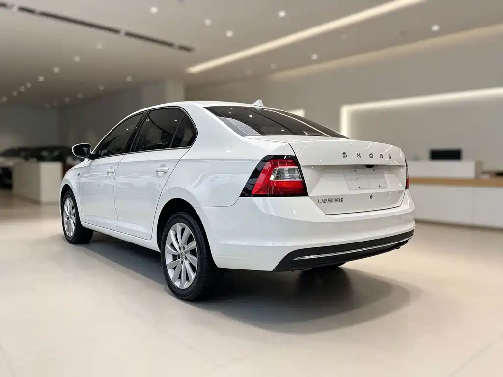 Skoda Rapid — миниатюра 9