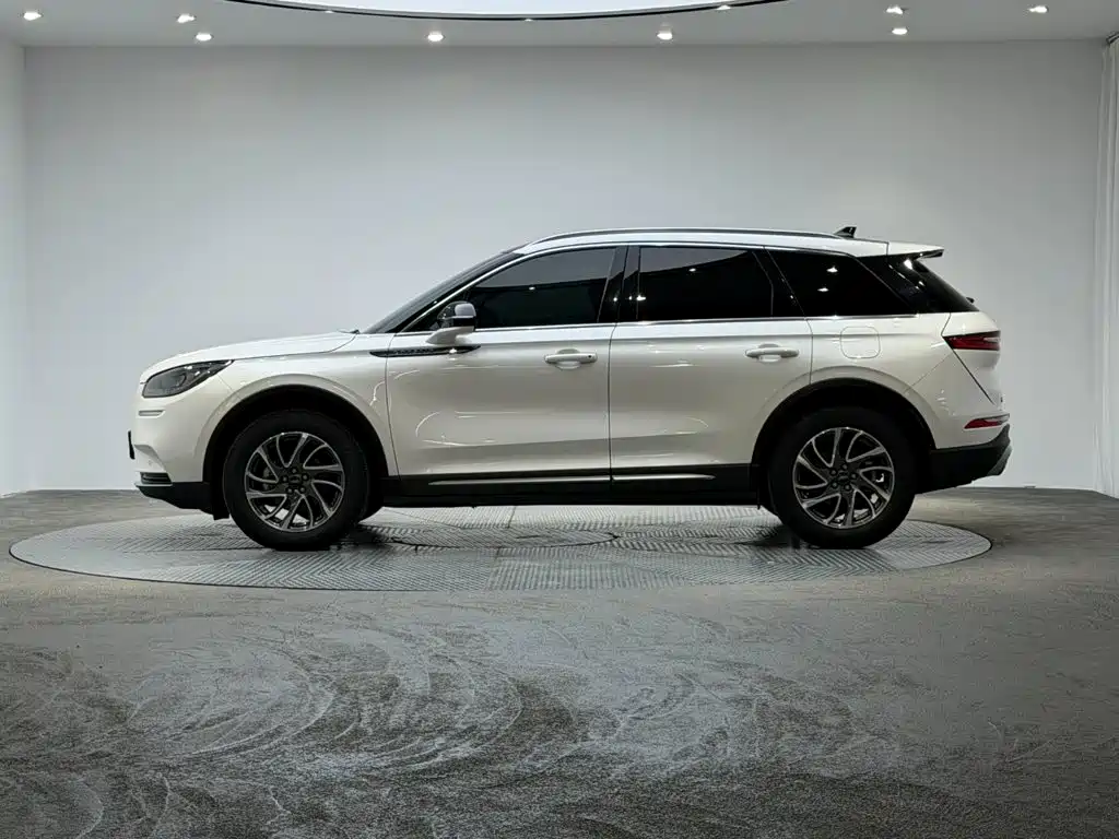 Lincoln Corsair — миниатюра 5