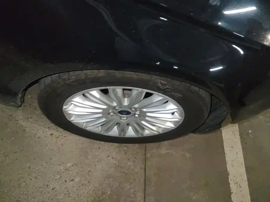 Ford Mondeo — миниатюра 6