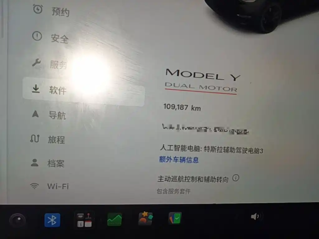 Tesla Model Y — миниатюра 12