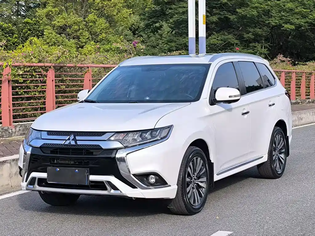 Mitsubishi Outlander 2022