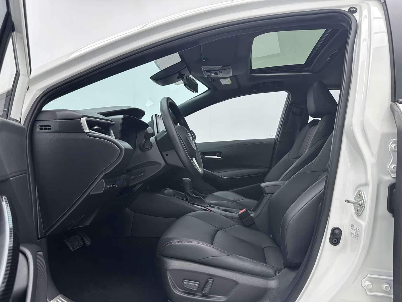 Toyota Levin 1.2 л 2023 г. Белый, пробег 15000 км