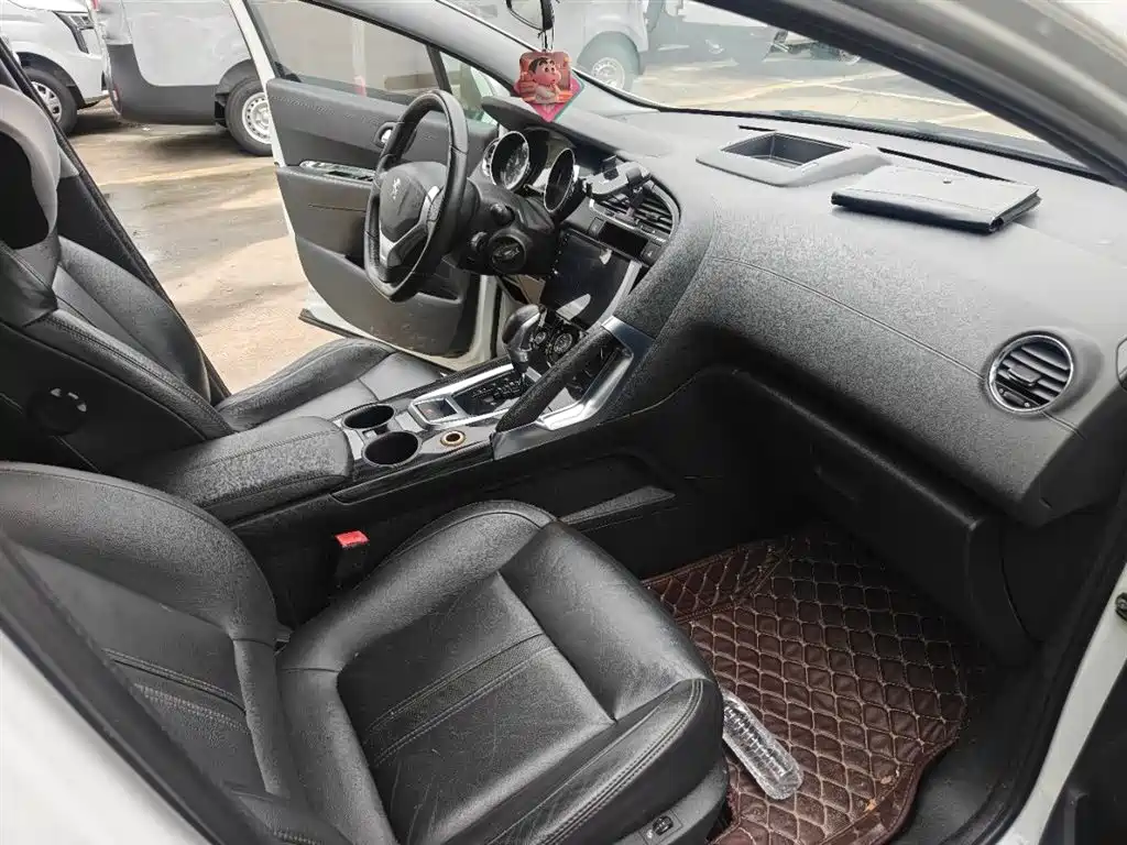 Peugeot 3008 2013 2.0L AT