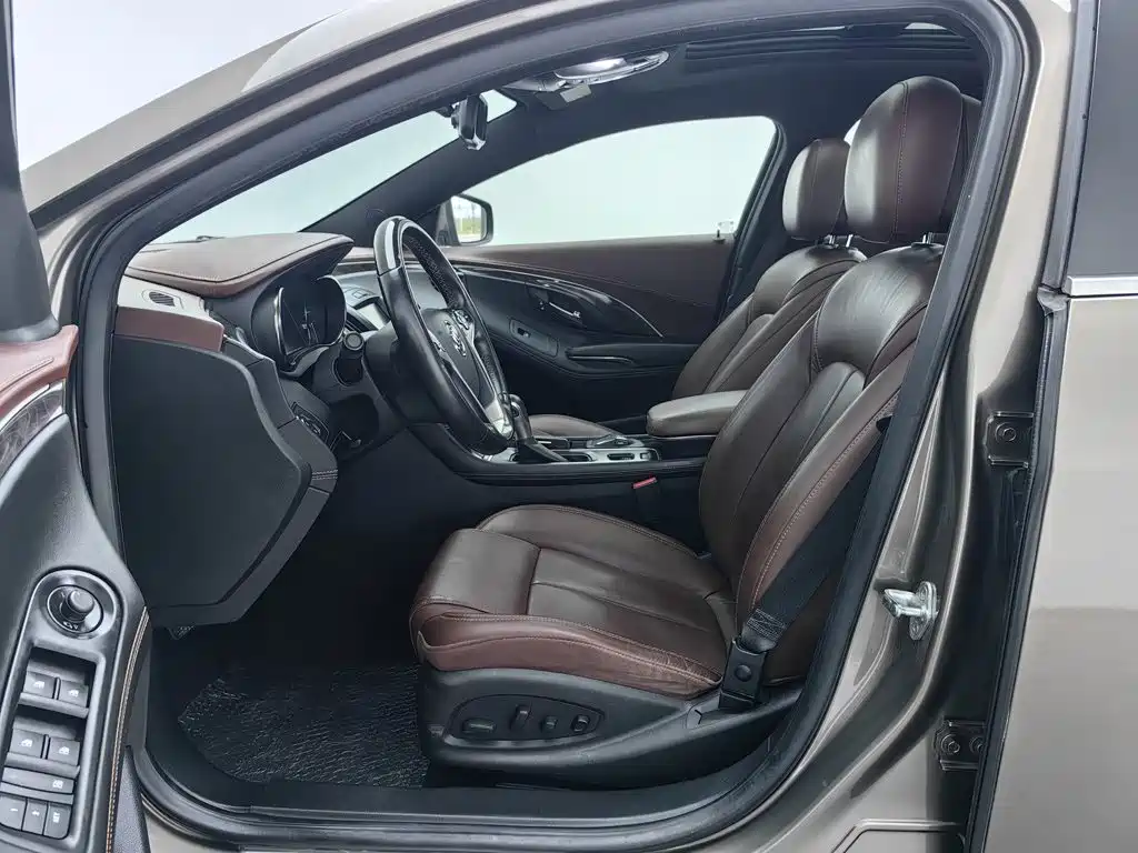 Buick LaCrosse — миниатюра 10