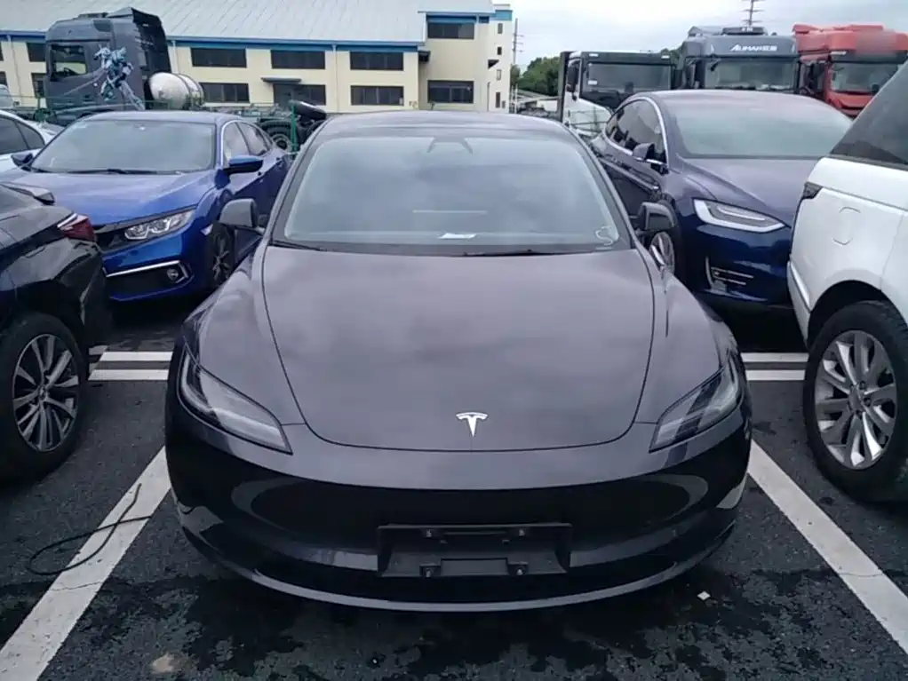 Tesla Model 3 — миниатюра 3
