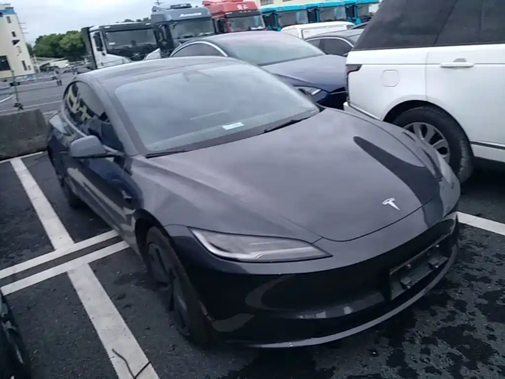 Tesla Model 3 — миниатюра 4