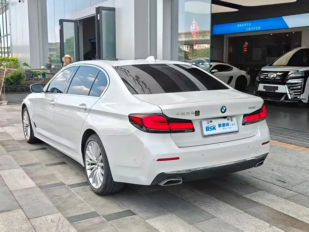 BMW 5 Series — миниатюра 5