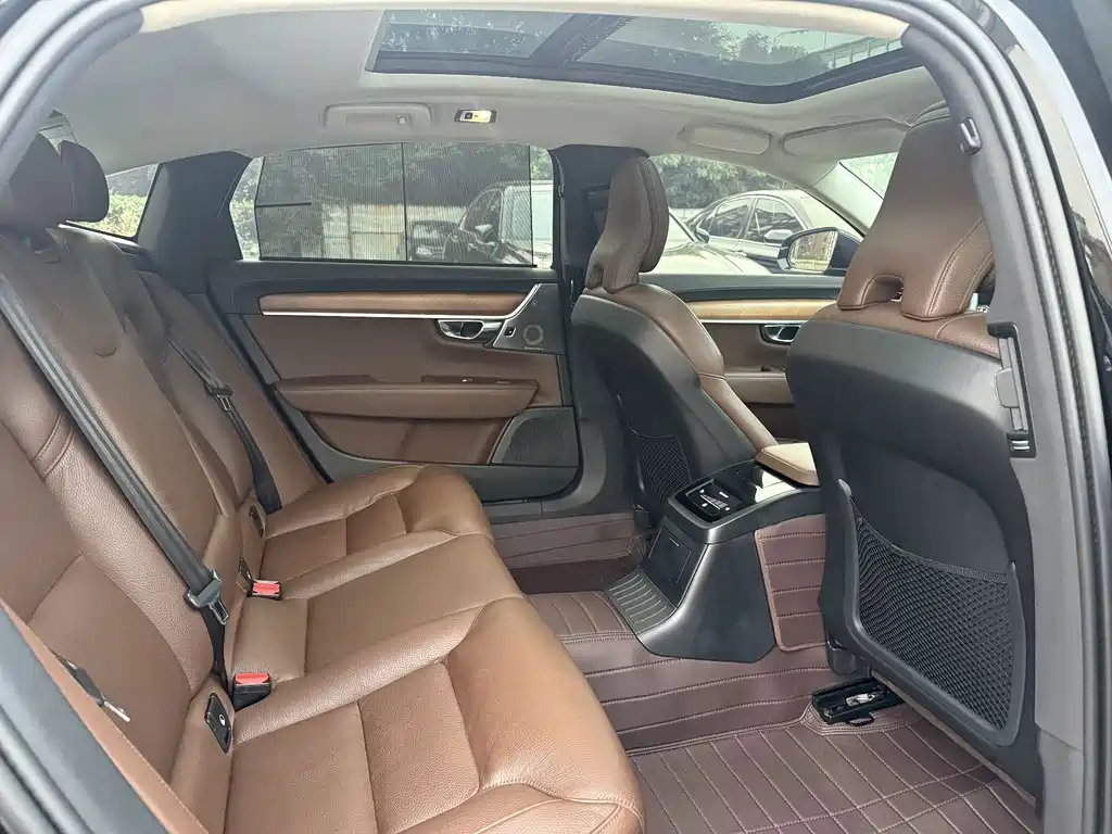 Volvo S90 PHEV — миниатюра 10