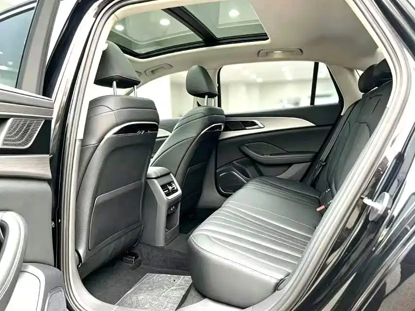 Hongqi Hongqi H5 — миниатюра 9