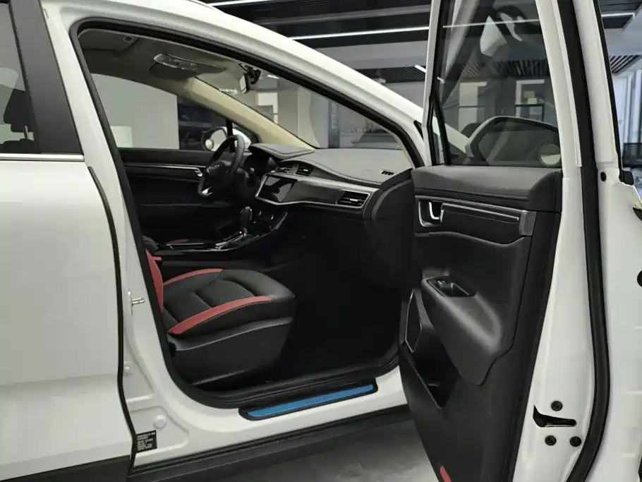 Geely Emgrand GS — миниатюра 8