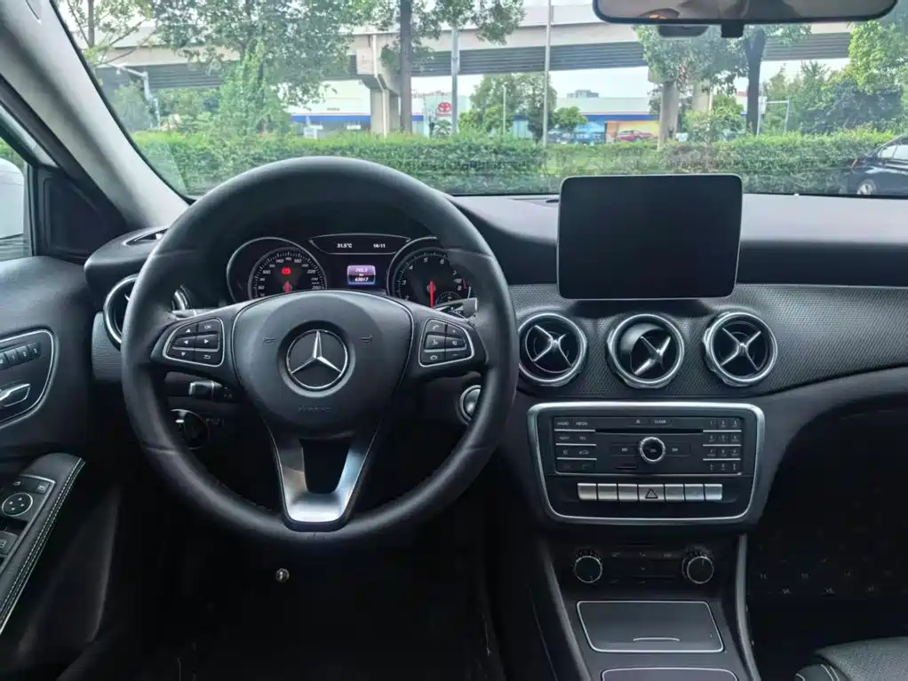 Mercedes-Benz GLA — миниатюра 12