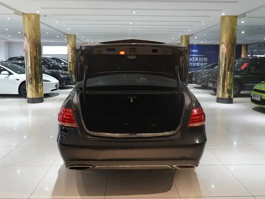 Mercedes-Benz E-Class — миниатюра 7