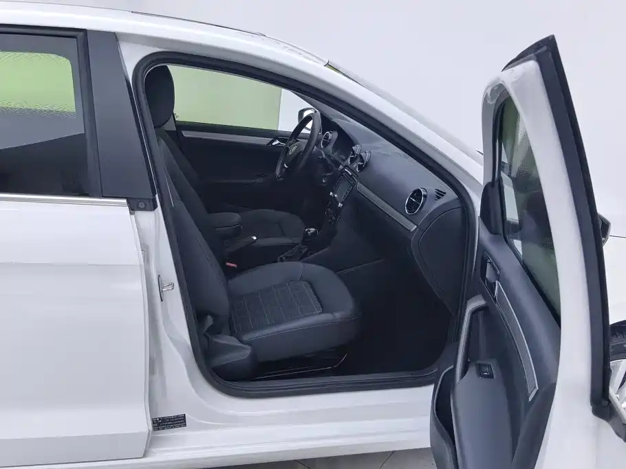 Volkswagen Jetta — миниатюра 7