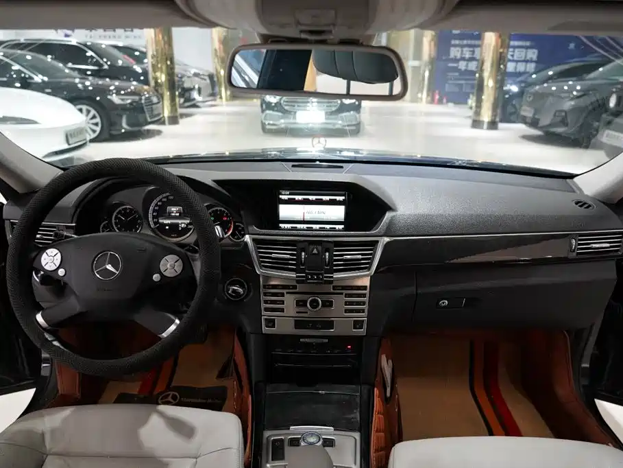 Mercedes-Benz E-Class — миниатюра 4
