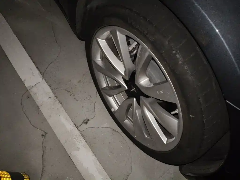 Tesla Model 3 — миниатюра 25