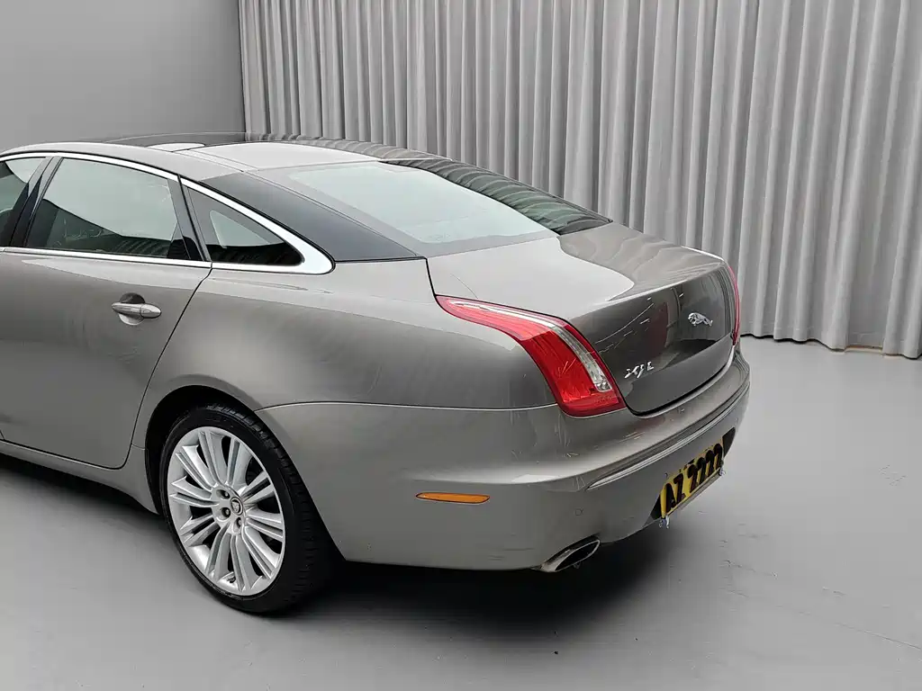 Jaguar XJ — миниатюра 8