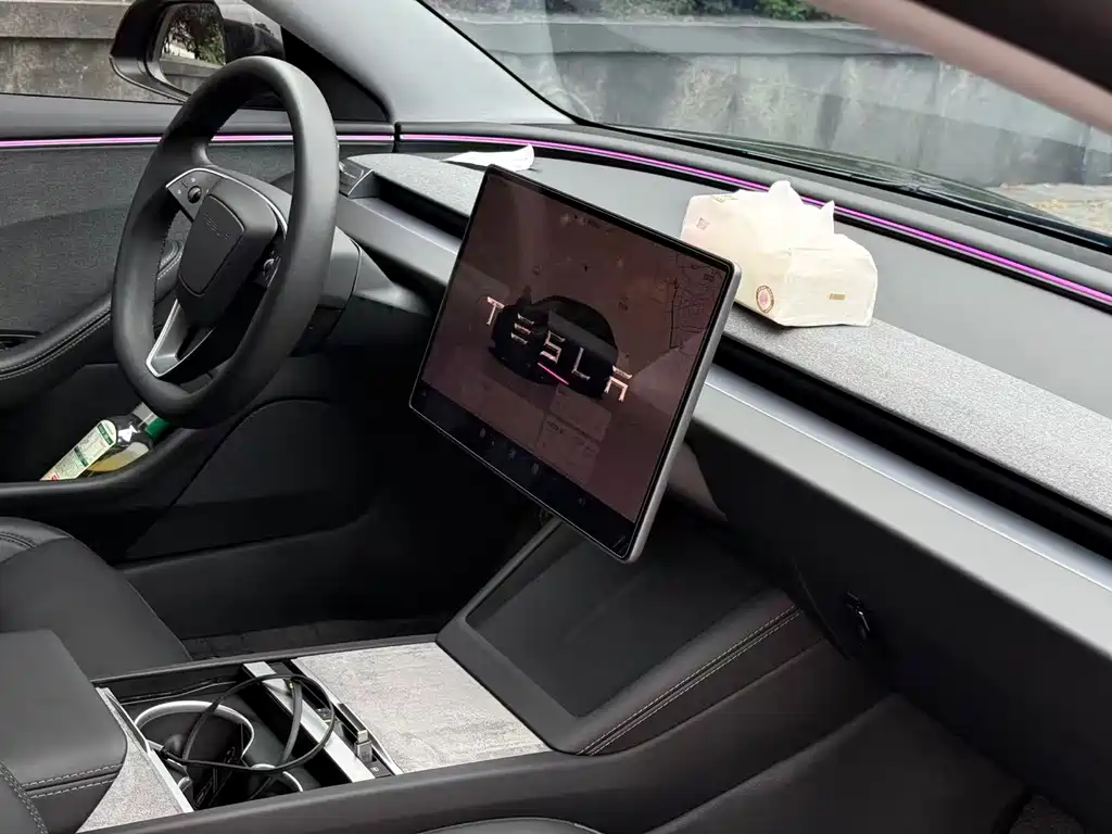 Tesla Model 3 — миниатюра 10
