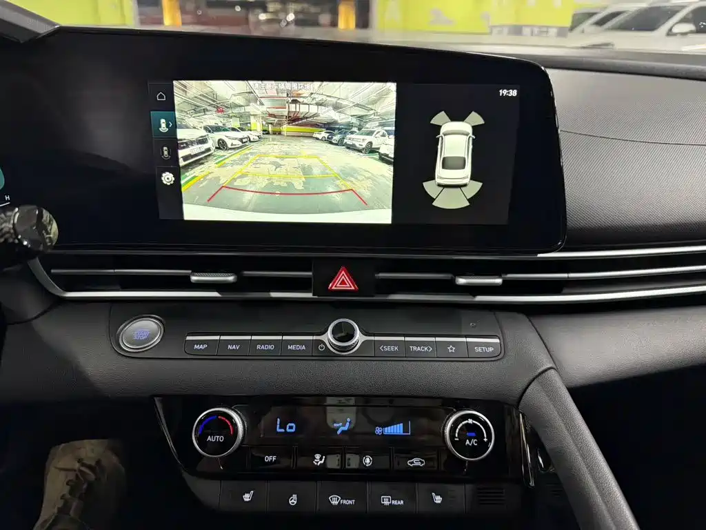 Hyundai Elantra — миниатюра 13