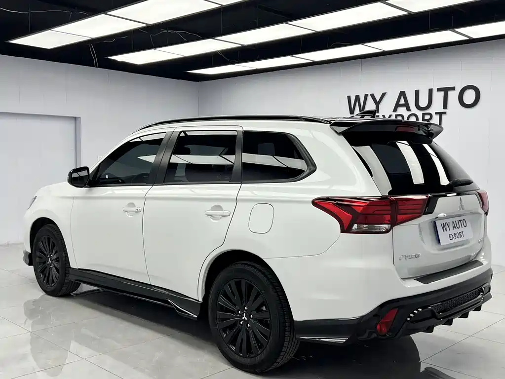 Mitsubishi Outlander — миниатюра 6