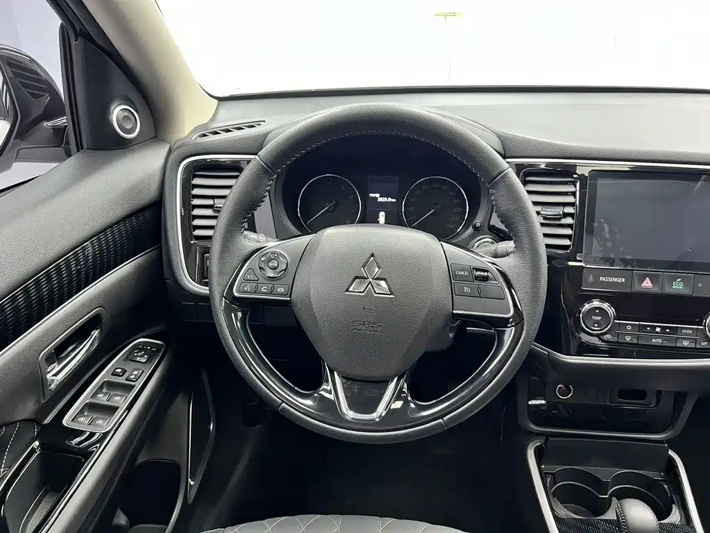 Mitsubishi Outlander — миниатюра 12