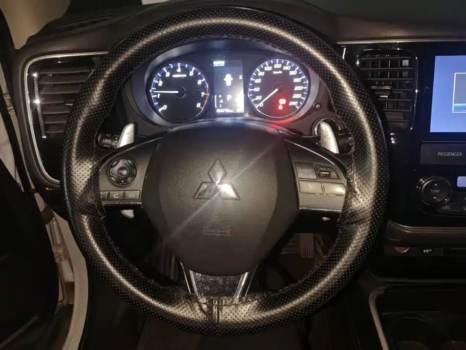 Mitsubishi Outlander — миниатюра 15