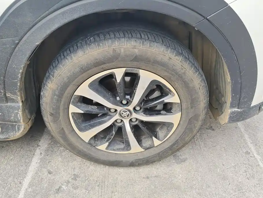 Toyota RAV4 — миниатюра 6