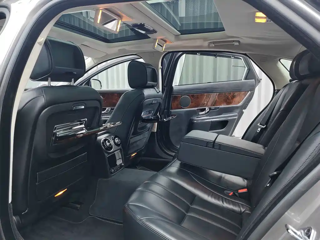 Jaguar XJ — миниатюра 14
