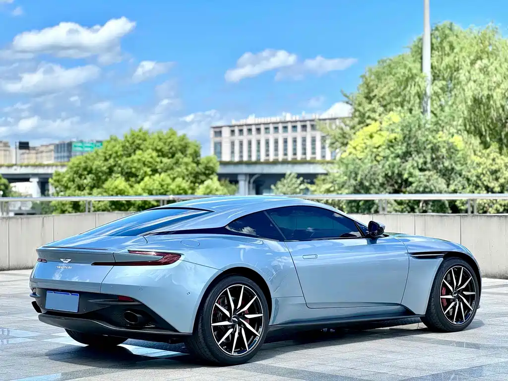 ASTON MARTIN  DB11