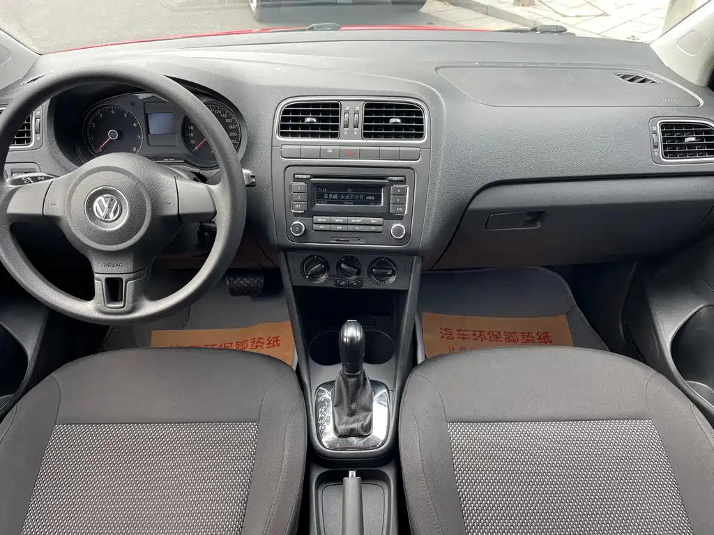 Volkswagen Polo 2011 1.4L AT
