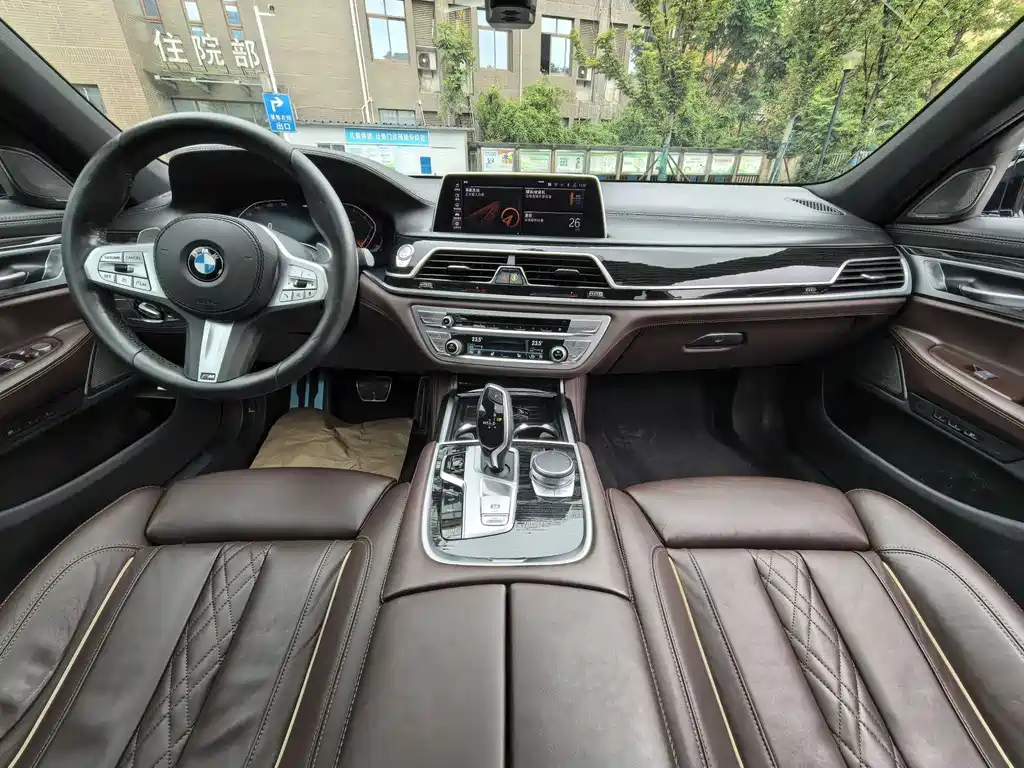 BMW 7 SERIES