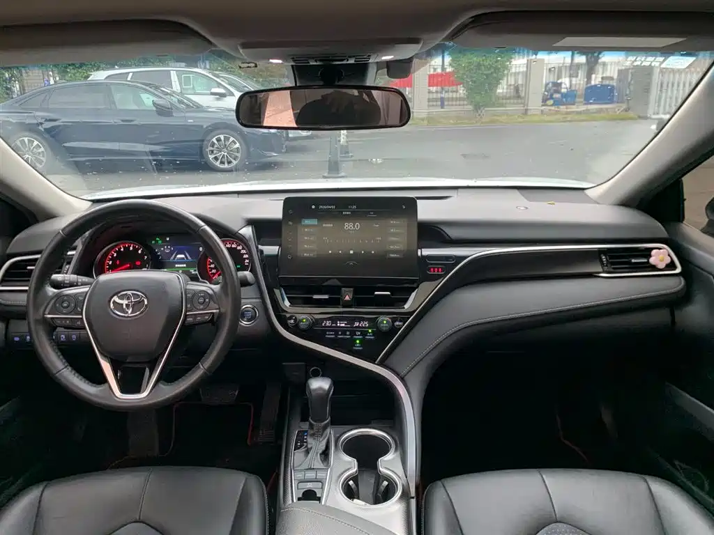 Toyota Camry 2021 2.0S