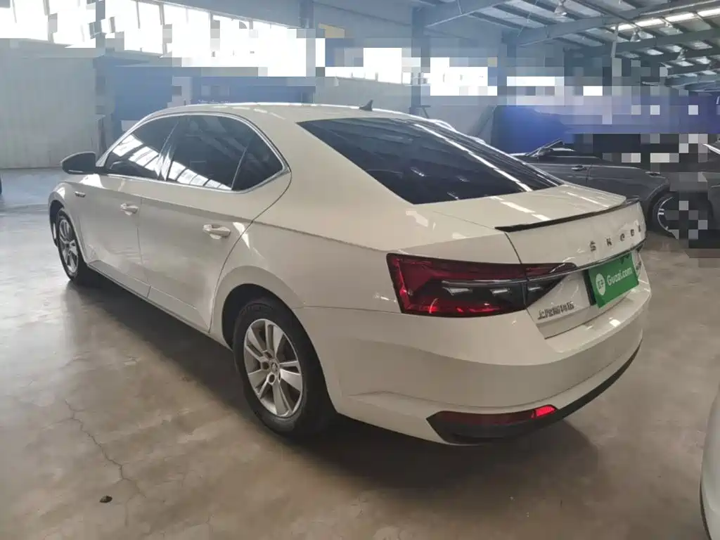 Skoda Superb — миниатюра 5