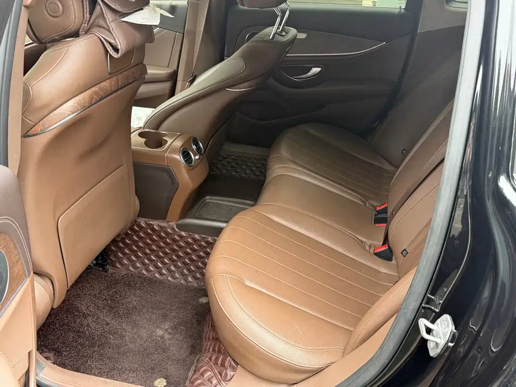 Mercedes-Benz E-Class — миниатюра 7