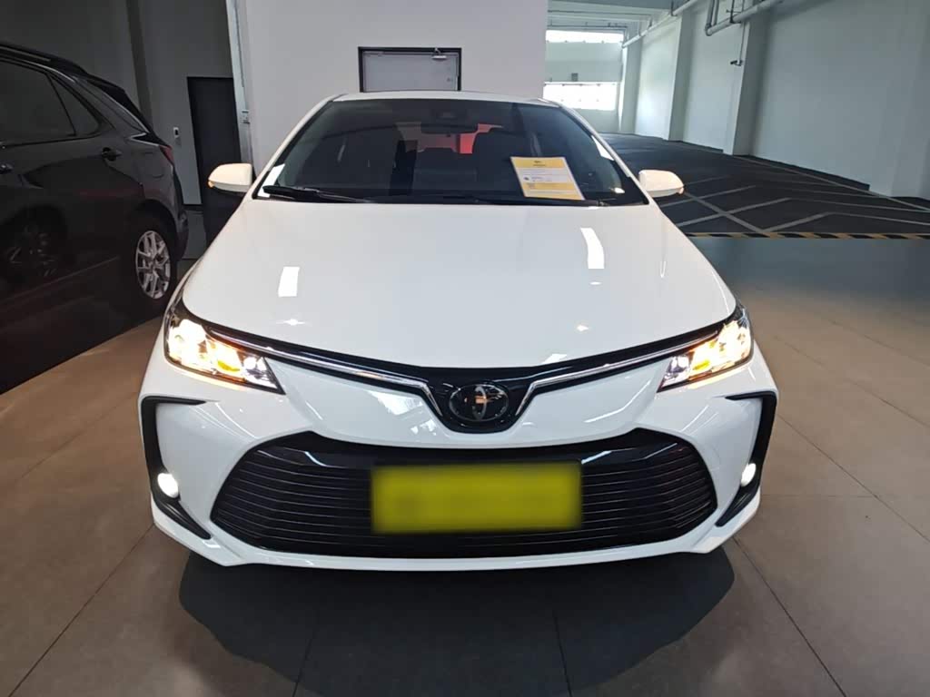 Toyota Corolla 1.2 л 2021 г. Белый, пробег 37500 км