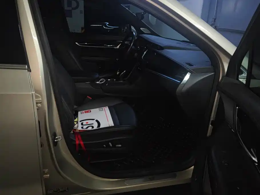 Cadillac XT6 — миниатюра 8