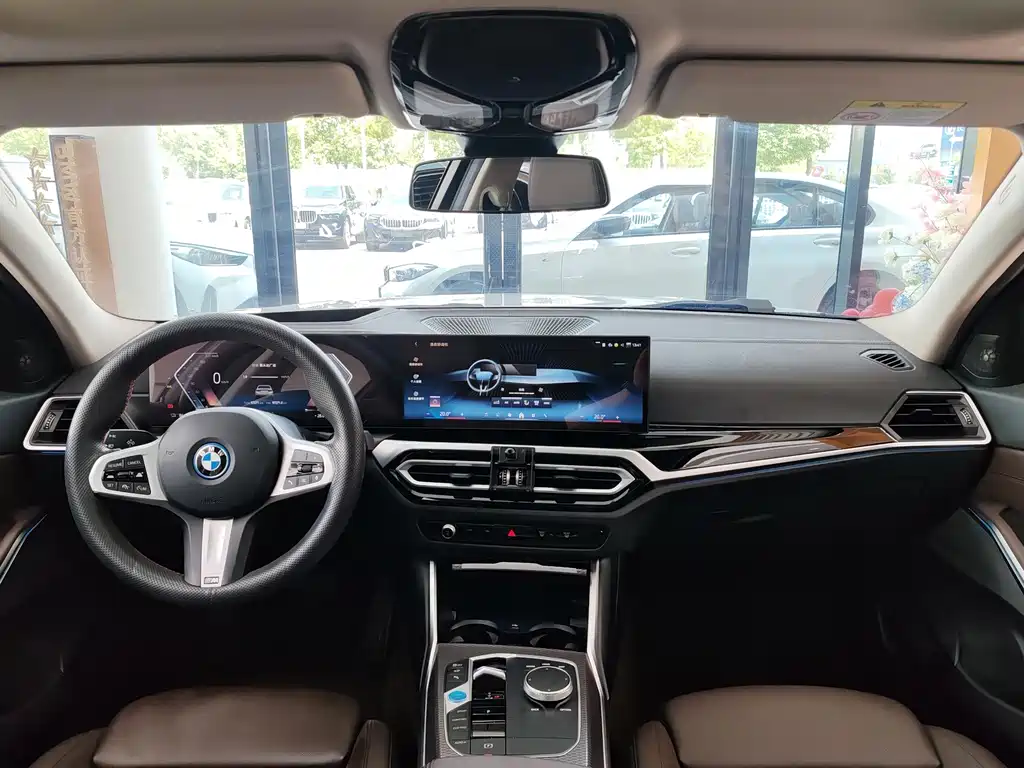 BMW i3 — миниатюра 9