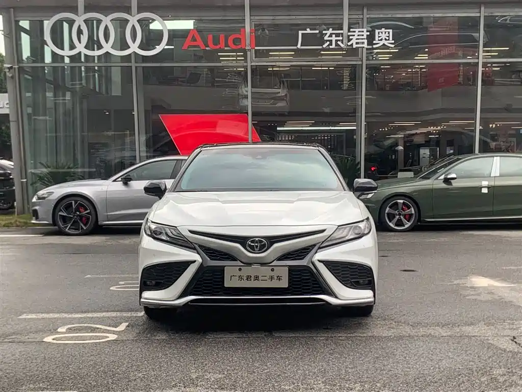 Toyota Camry 2021 2.0S