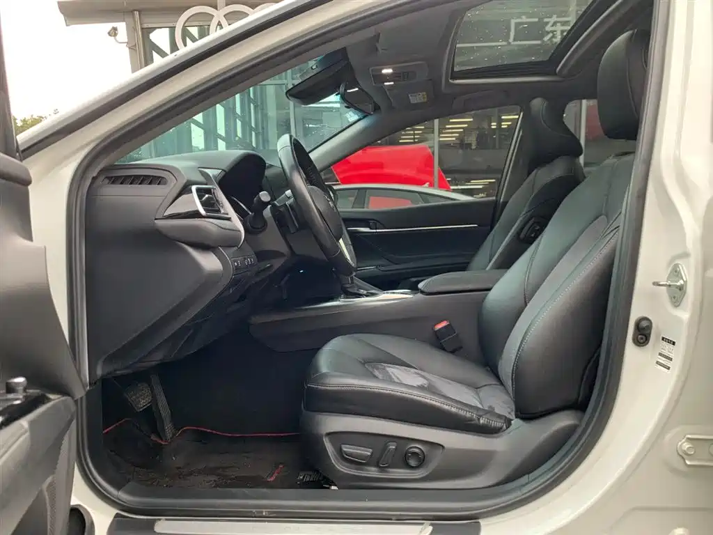 Toyota Camry 2021 2.0S