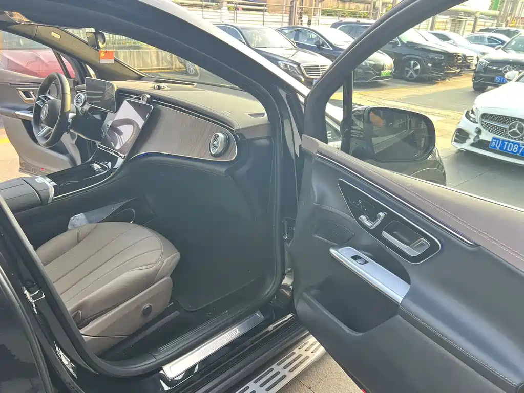 Mercedes-Benz EQE SUV — миниатюра 3