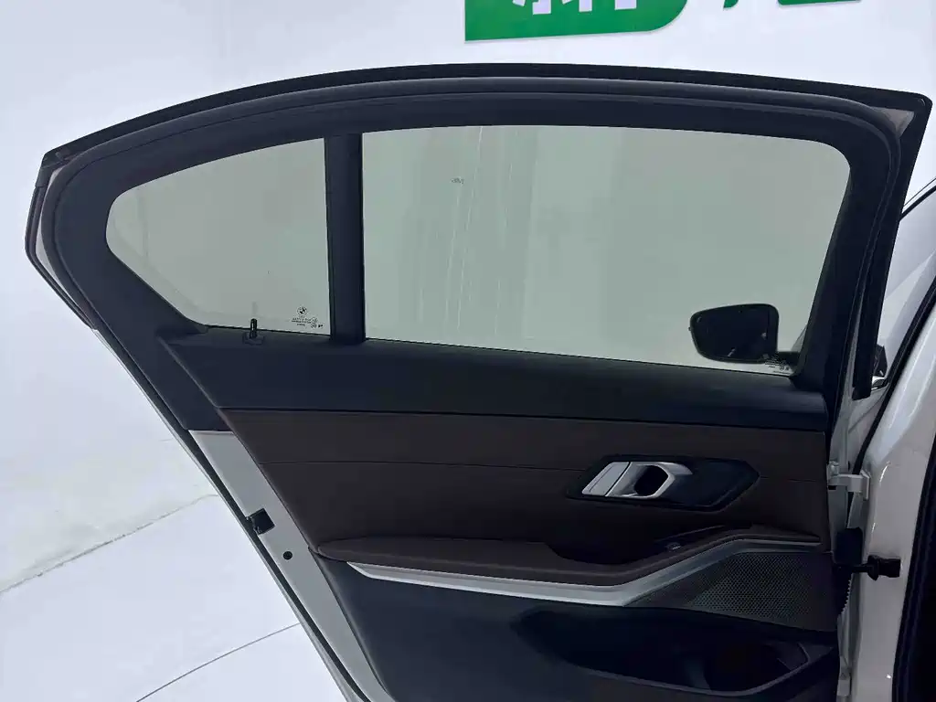 BMW 3 Series — миниатюра 13