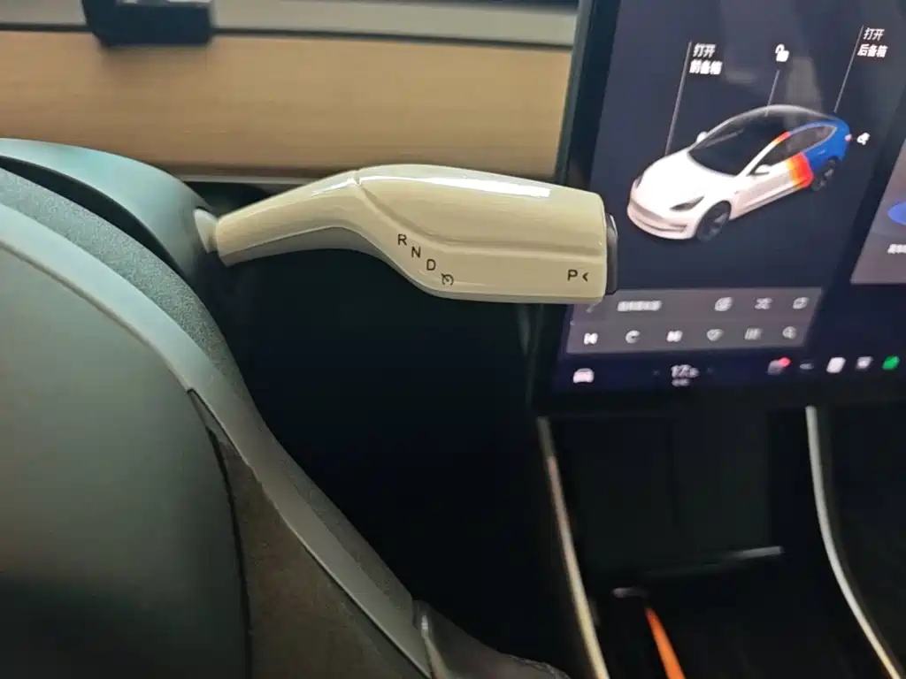 Tesla Model 3 — миниатюра 14