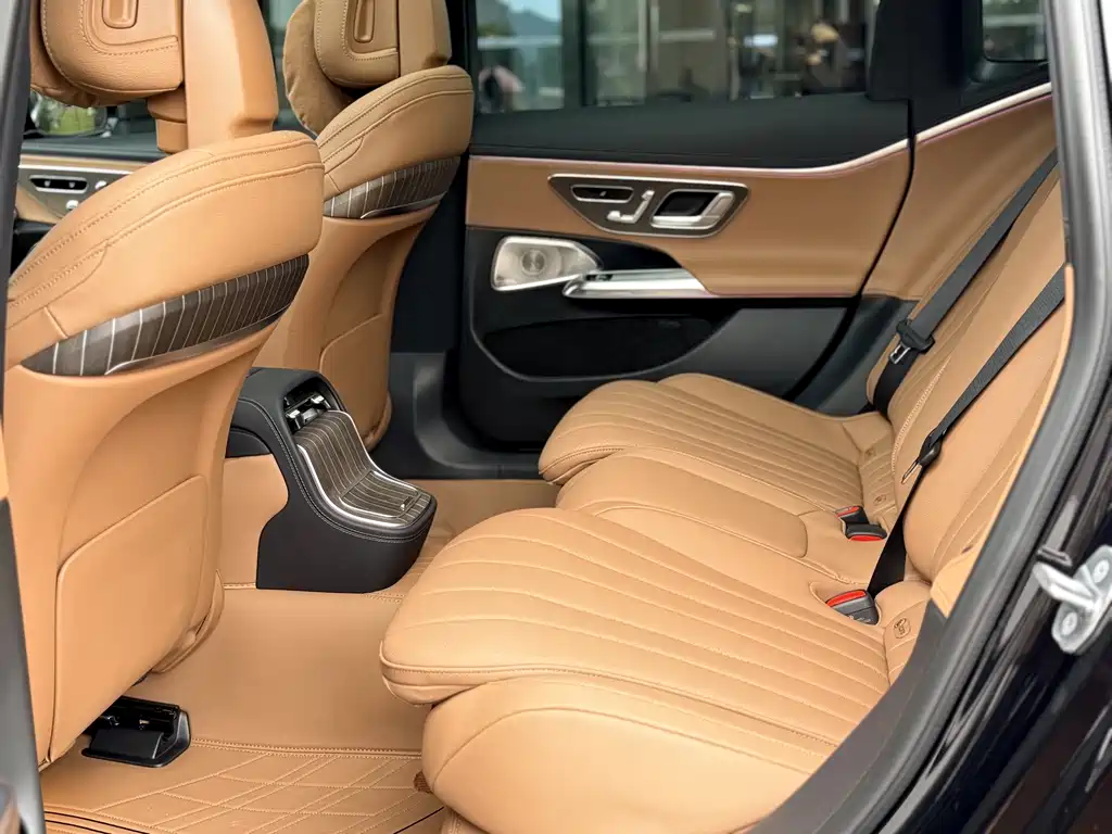 Mercedes-Benz E-Class — миниатюра 16