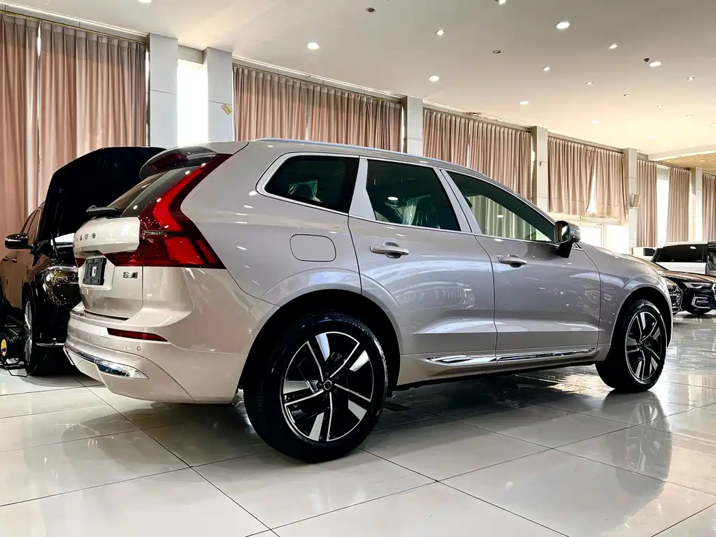 Volvo XC60 2026 B5 Luxury
