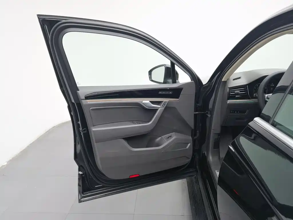 Volkswagen Touareg — миниатюра 8