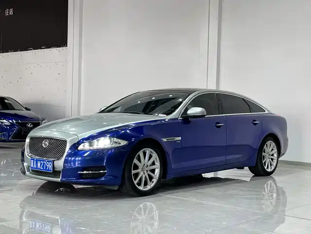 Jaguar XJ