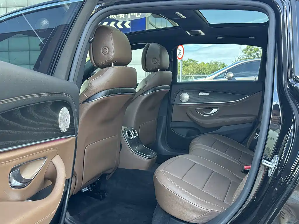 Mercedes-Benz E-Class — миниатюра 4