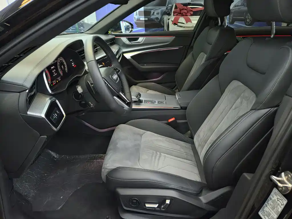 Audi A6L 2024 40 TFSI Luxury