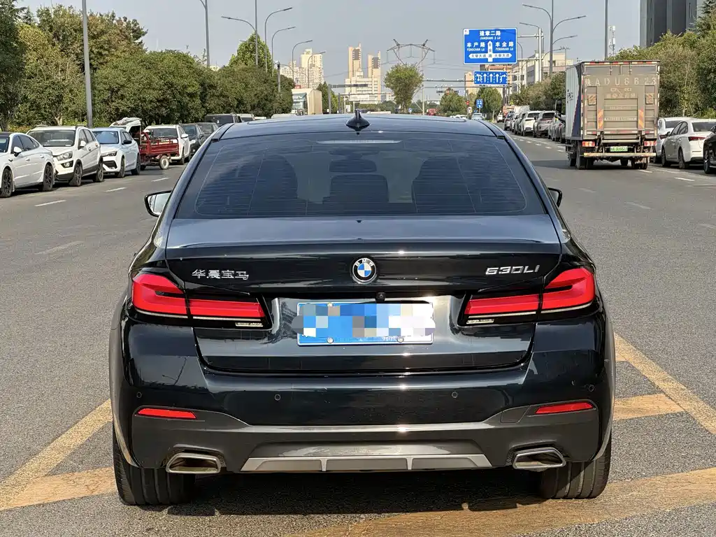 BMW 5 Series — миниатюра 8