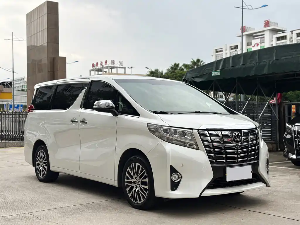 Toyota Alphard — миниатюра 3
